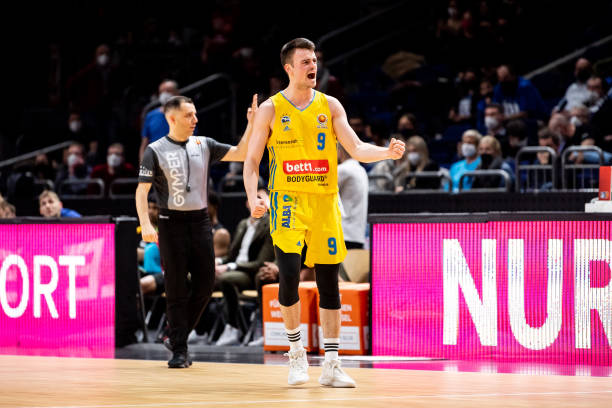 她站在伤病 她站在伤病